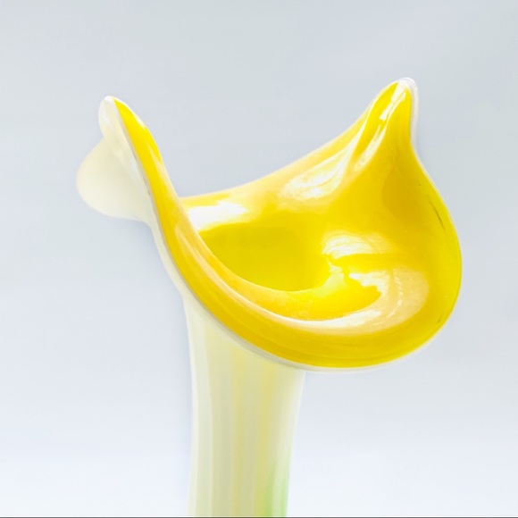 Vintage Calla Lily Shaped Twisted Art Glass Vase - Picture 4 of 11